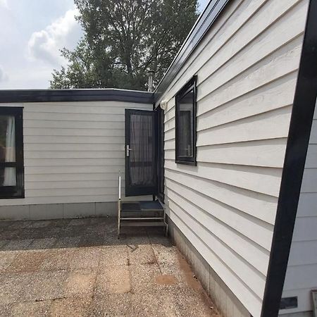 Comfortabel En Gezellig Familie Chalet Tot 6 Personen Op De Veluwe Bungalowpark De Kern Putten Exterior photo