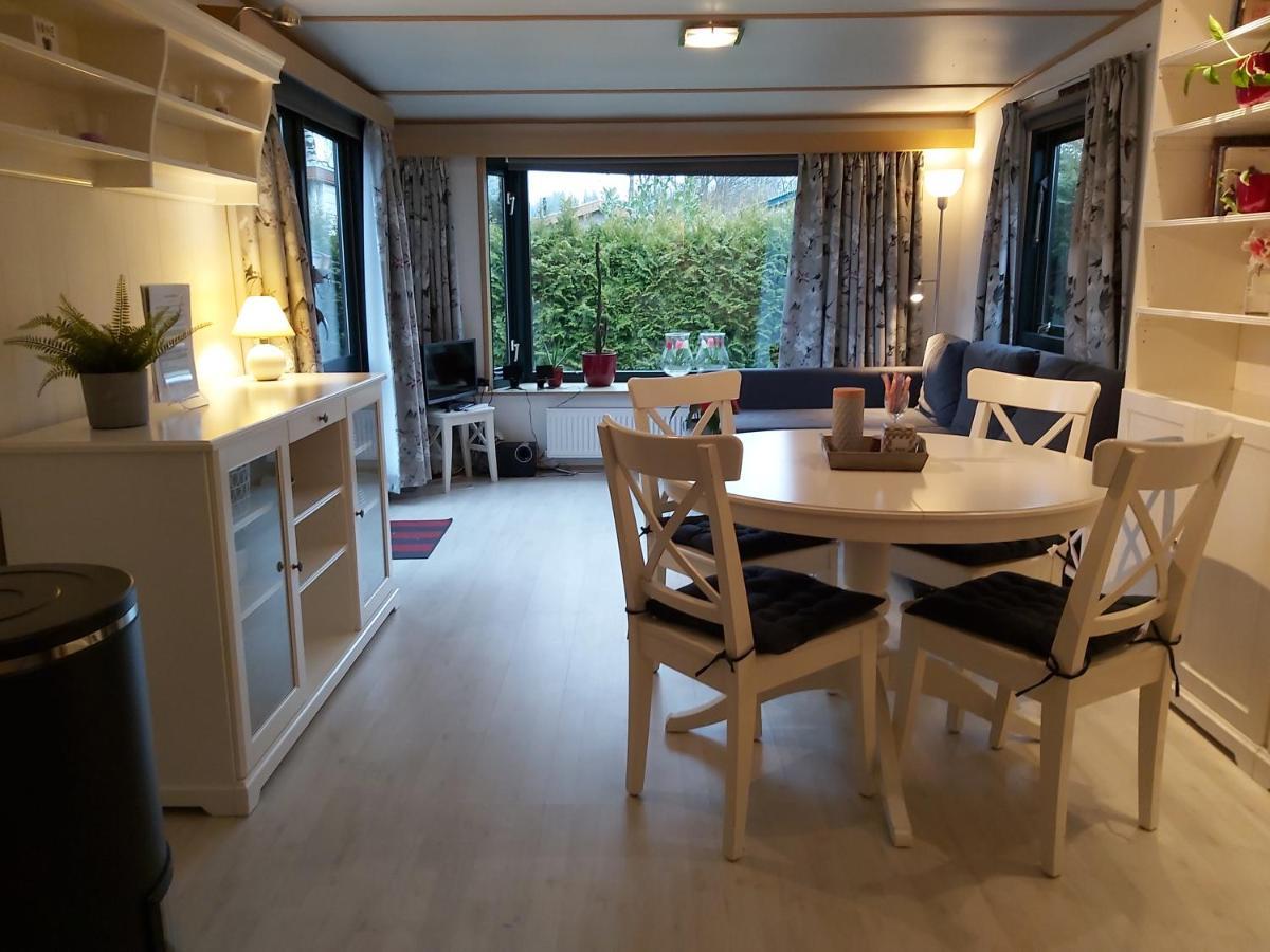 Comfortabel En Gezellig Familie Chalet Tot 6 Personen Op De Veluwe Bungalowpark De Kern Putten Exterior photo